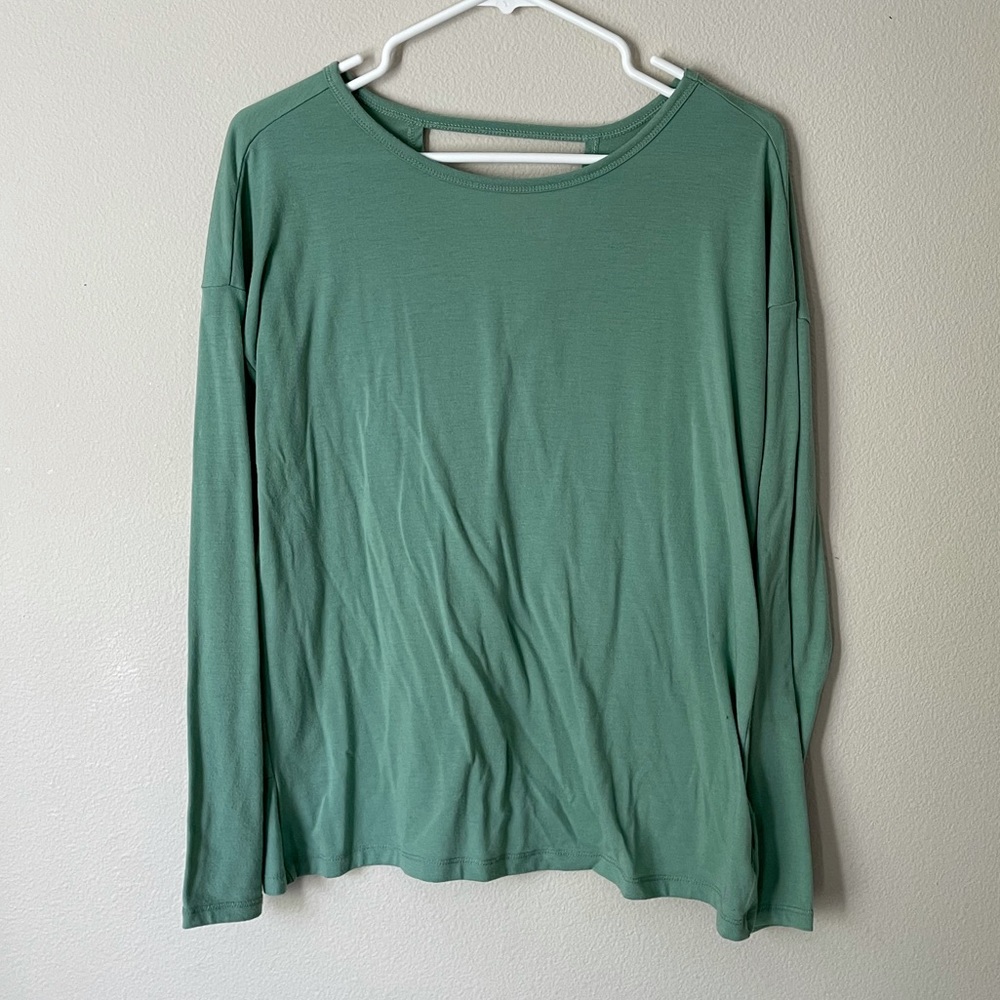 Women’s Long Sleeve Athletic T-Shirt Size M